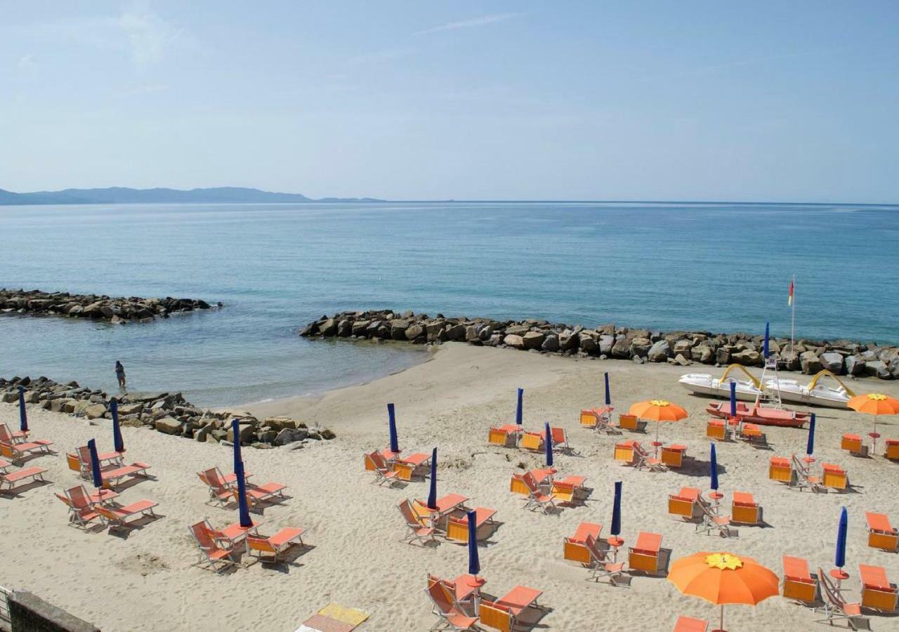 Suite Follonica Beach ภายนอก รูปภาพ
